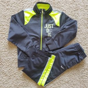 Nike tracksuit boy/girl - size 5